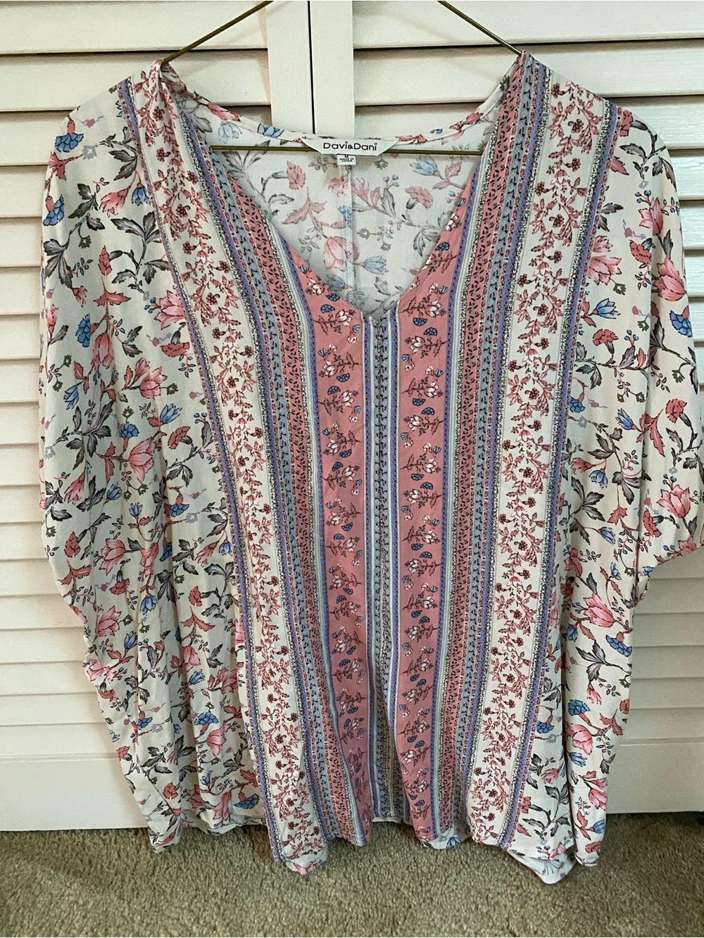 DAVI & DANI Pink and Blue Floral V-Neck Short Sleeve Top